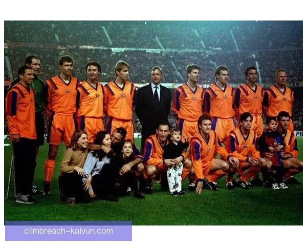 克鲁伊夫在阿贾克斯时期的表现分析与历史影响